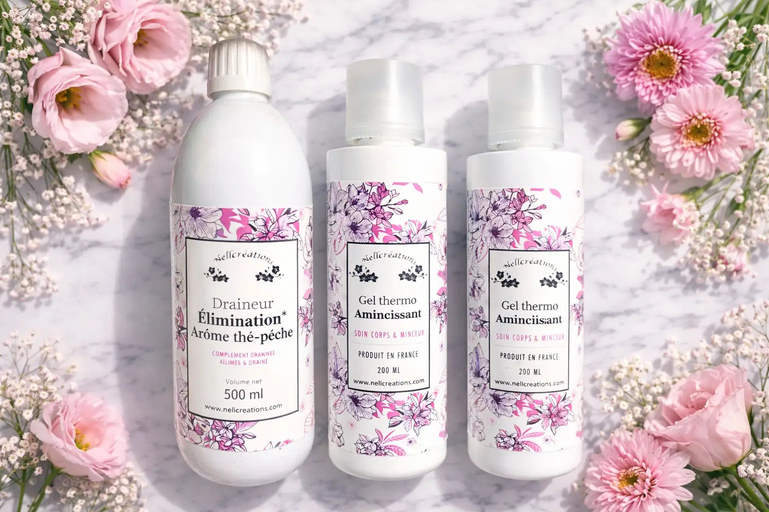 Trois bouteilles blanches en plastique avec étiquettes florales et bouchons argentés gamme minceur et corps Nellcréations