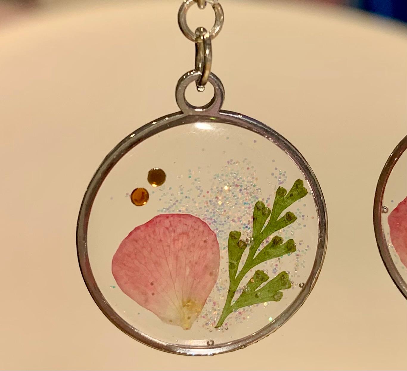 Boucles d'oreilles pétales rose - Nellcréations - Nellcréations