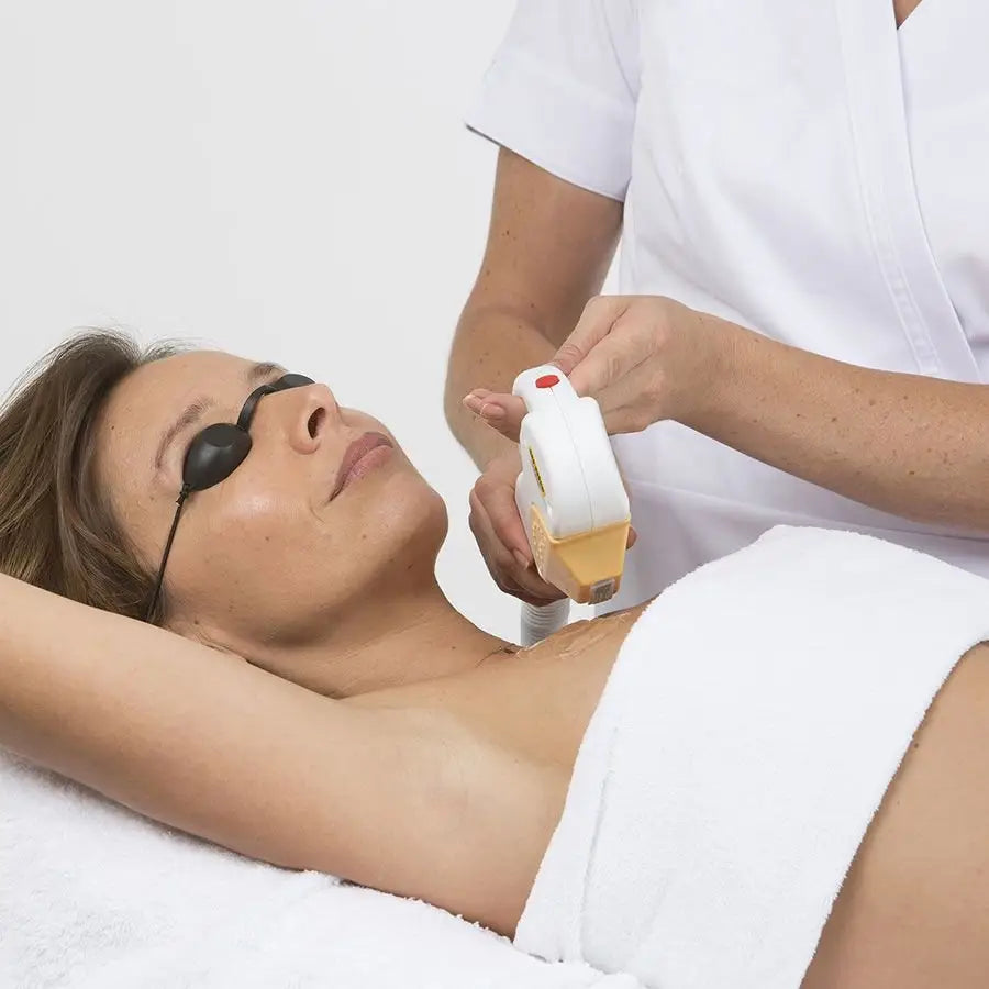 Appareil de dépilation définitive femme blanc et jaune à laser portable pour usage manuel