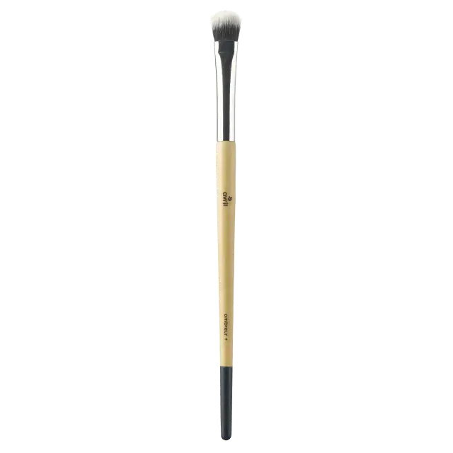 Pinceau ombreur maquillage avril avec manche en bois naturel et virole noire élégant et effilé