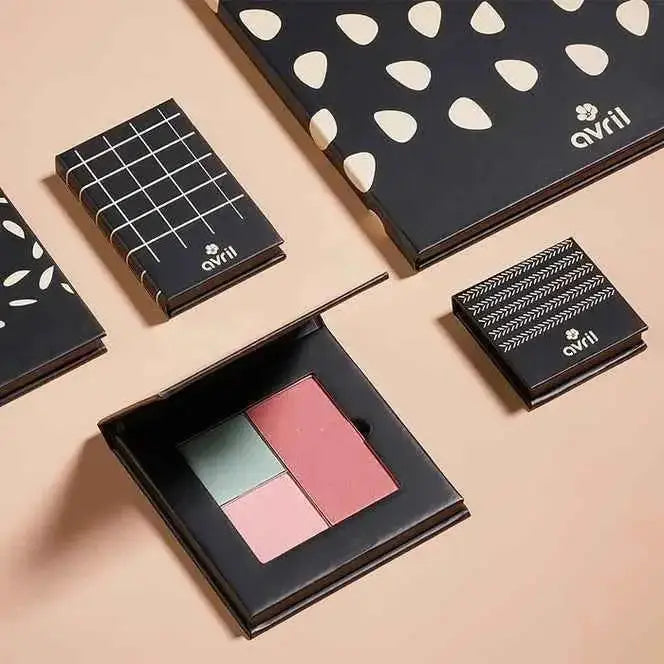 Palette compacte noire avec quatre fards à paupières pastel recharge fard à paupières avril